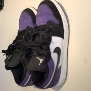 Nike air jordan 1 low court purple GS 5.5 youth or women’s 7 soft suede